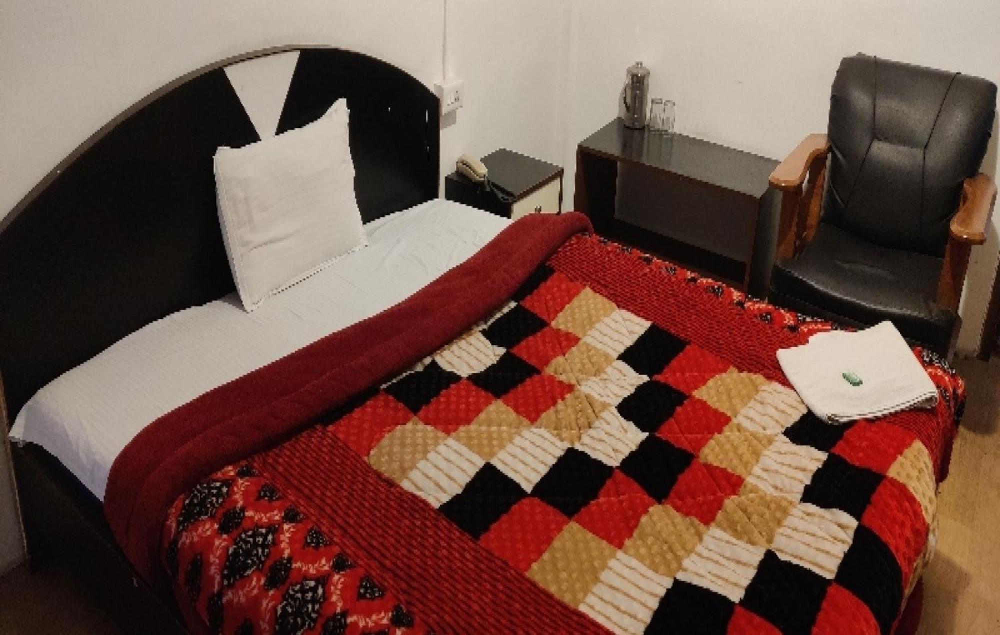 Capital O 8272 Hotel Pratigya Residency ガントク エクステリア 写真