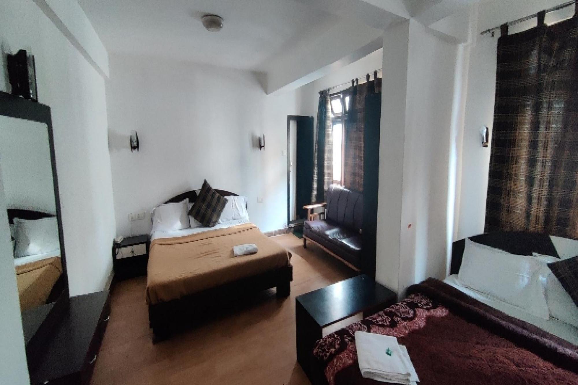 Capital O 8272 Hotel Pratigya Residency ガントク エクステリア 写真