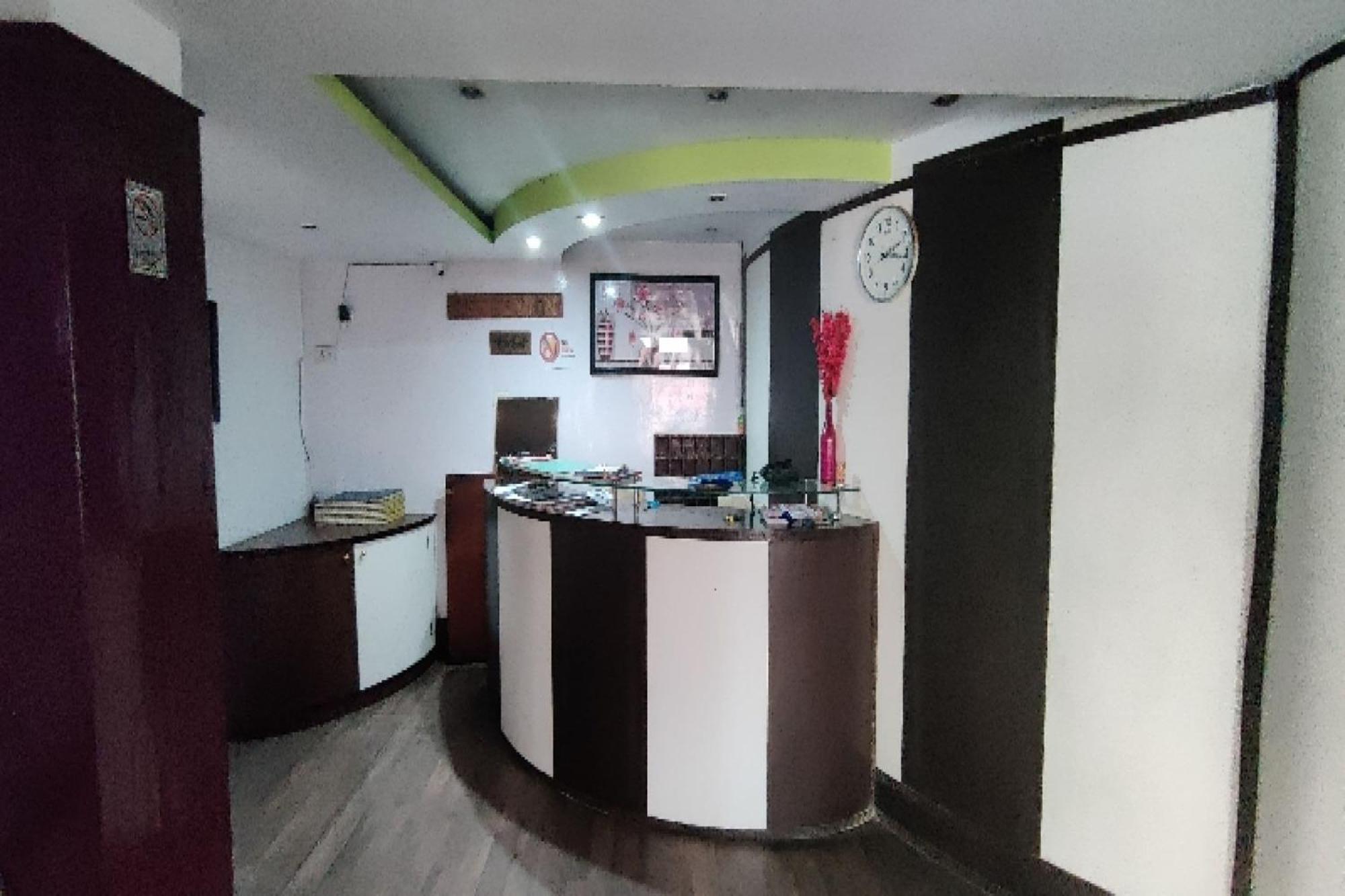 Capital O 8272 Hotel Pratigya Residency ガントク エクステリア 写真